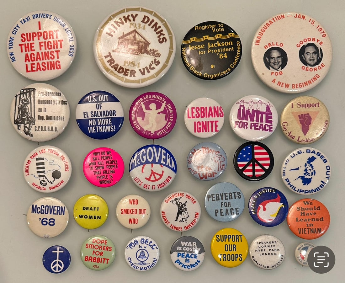 Lot of 30 Vintage 1960s / 70s Buttons Pinbacks Peace , Slogans (1 of 1)