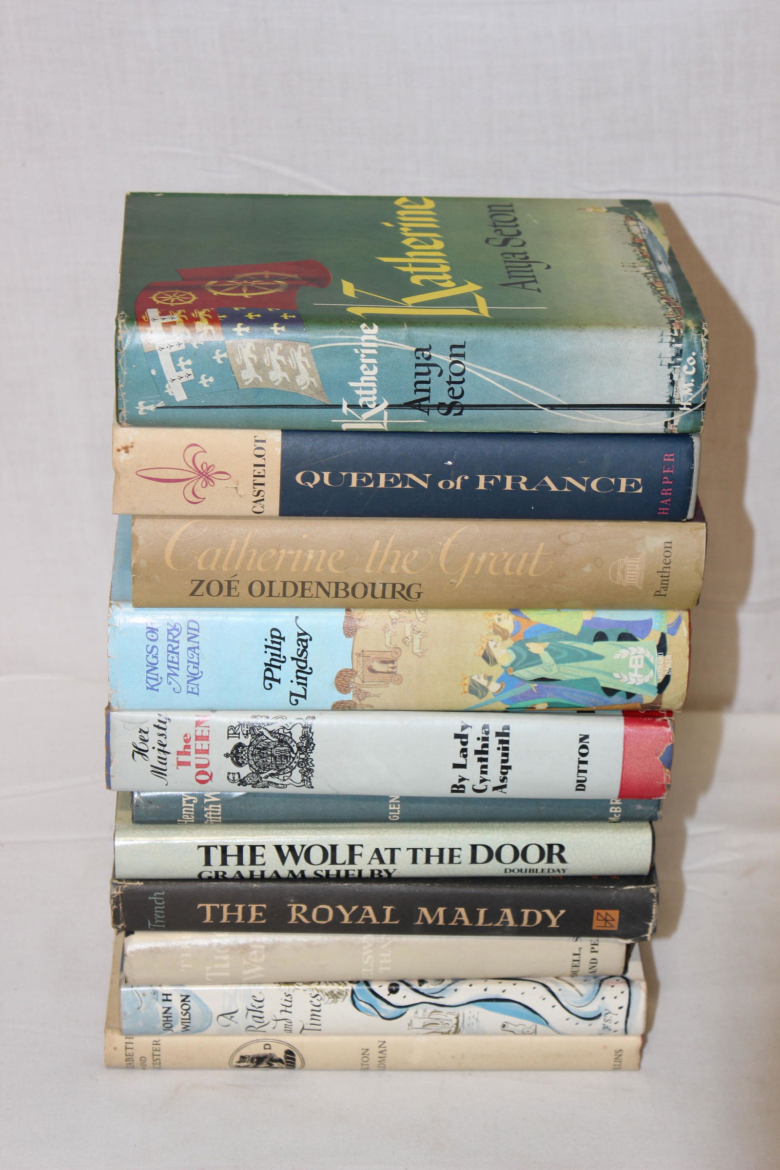 11 BOOKS â€“ ROYALTY: ELIZABETH AND LEICESTER by Milton Waldman 1946. A RAKE AND HIS TIMES by John H. Wilson First Edition 1954. THE TUDOR WENCH â€“ Biography of Queen Elizabeth - Elswyth Thane 1932. THE ROYAL MALADY