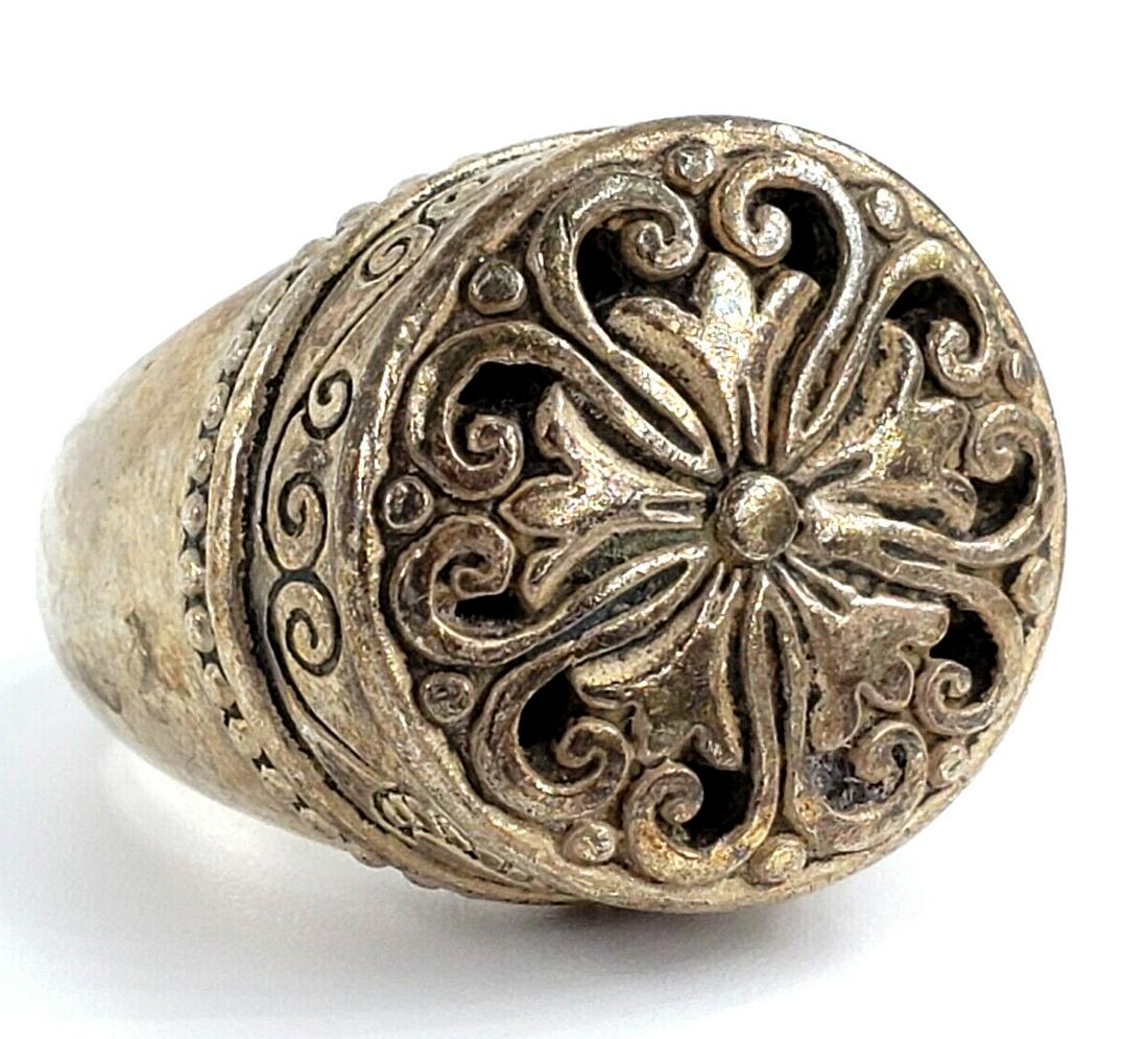 Vintage Sterling Silver Signet Floral Pattern Ring (1 of 7)