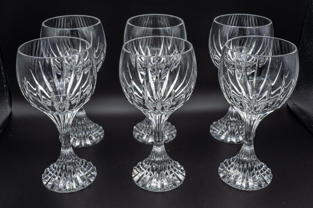 Set of 6 wine glasses Baccarat cups serving crystal: Set of 6 items of wine glasses by Baccarat with Massena patterns, in crystal. Glass approximately 5.9" high x 2.6" (inches) in diameter. Made in France. Marked in the bottom "Baccarat" and "France". L
