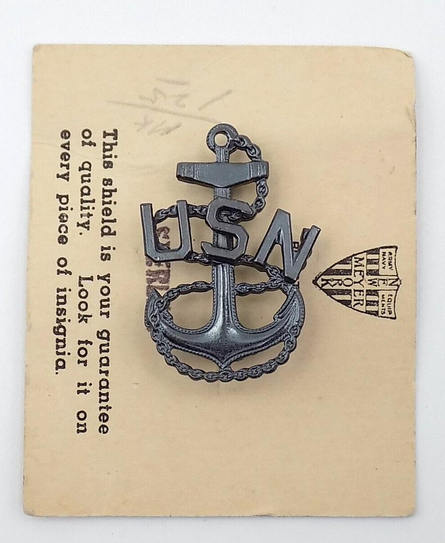 Authentic Unique WWII US Navy Medical Cap Pin Rare (1 of 4)