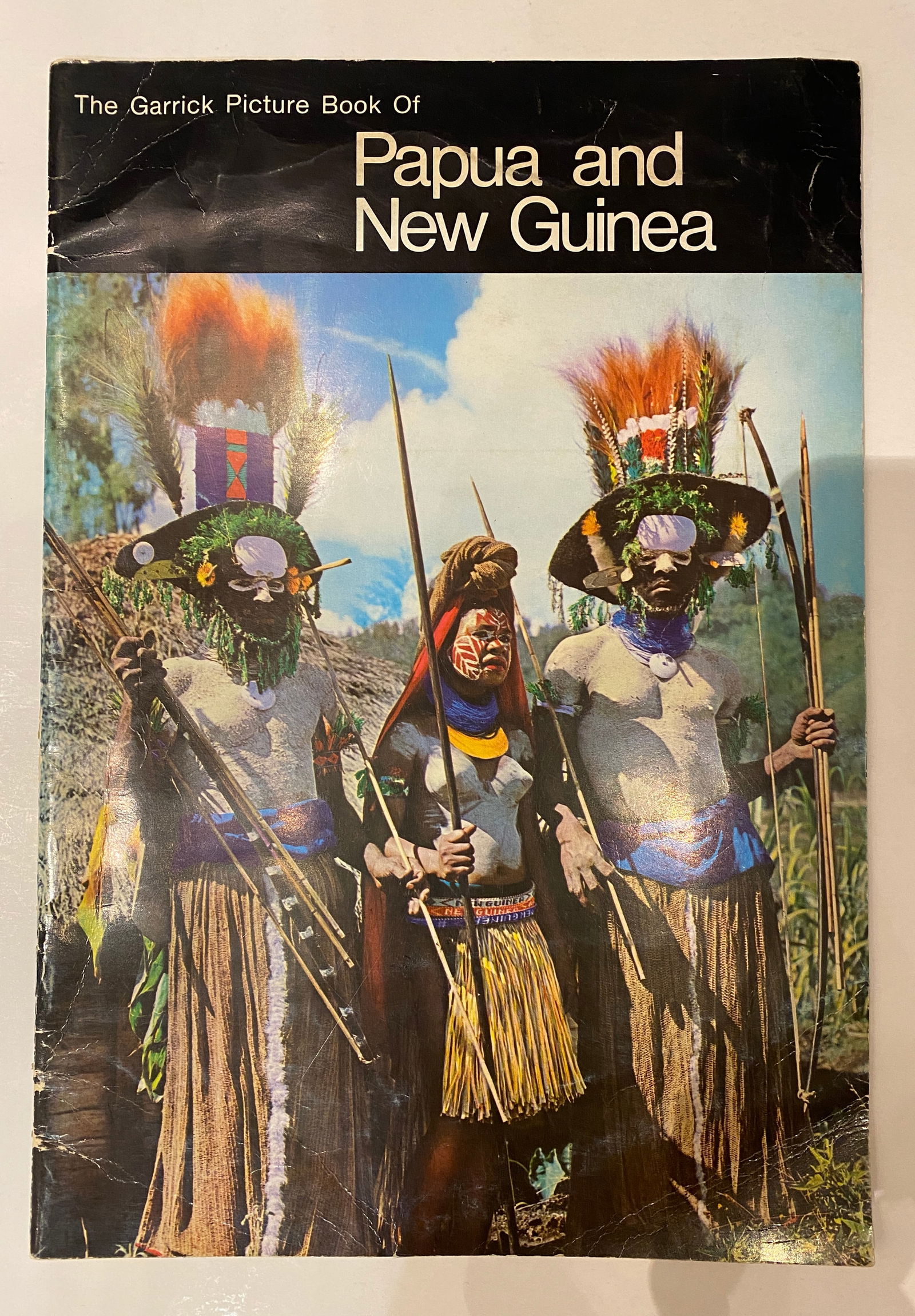 Books 2: Assortment of 9 Picture Books and Magazines on Ethnographic Art, Papua and Sepik (1 of 9)
