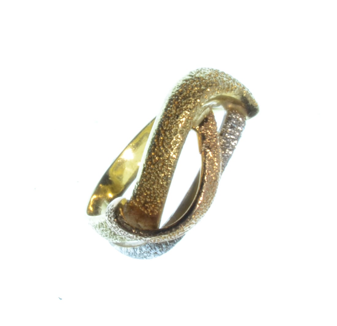 14k white and yellow gold ring, size 8.5: Estate jewelry, white and yellow gold textured acid tested 14k gold ring size 8.5, weight: 5.15 grams