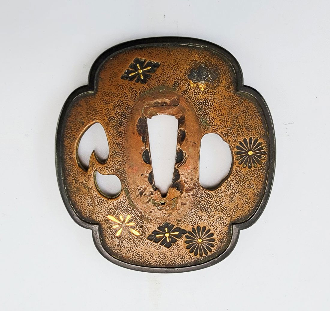 Japan Antique Sword Copper Tsuba/江戶銅地菊紋刀鐔 (1 of 8)