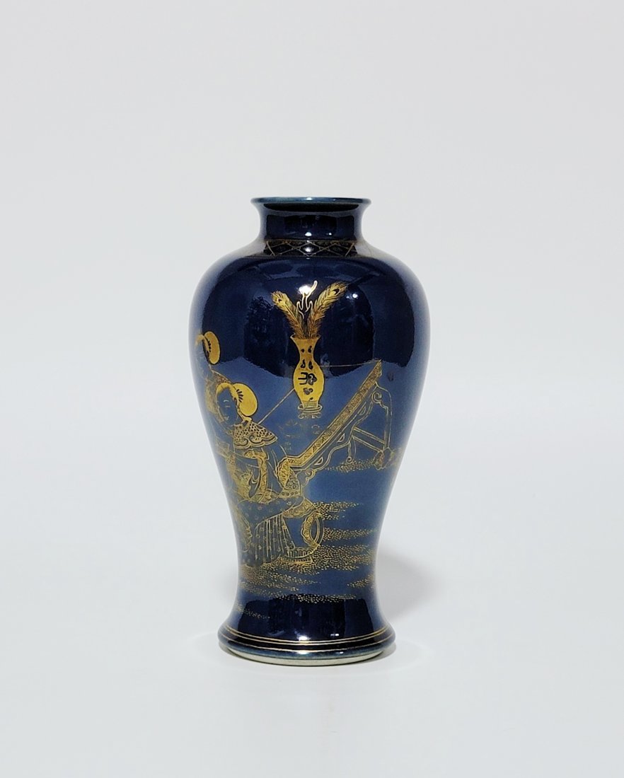 Chinese Antique Underglaze Blue Plum Vase/清代描金梅瓶: Chinese antique underglaze blue and outline gold plum vase with ladis pattern, Qing dynasty. 19th C. H:20 CM.清代霽藍描金仕女紋飾梅