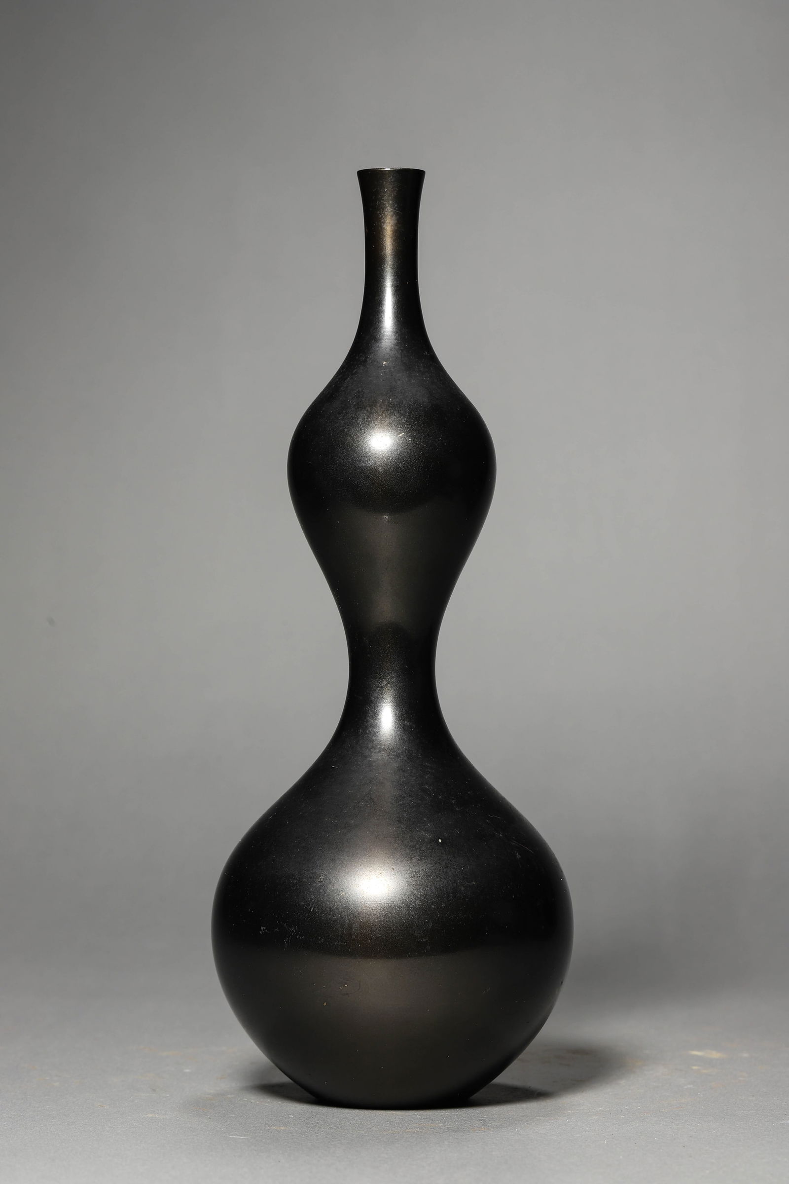 An Ancient Chinese Bronze Vase (1 of 5)