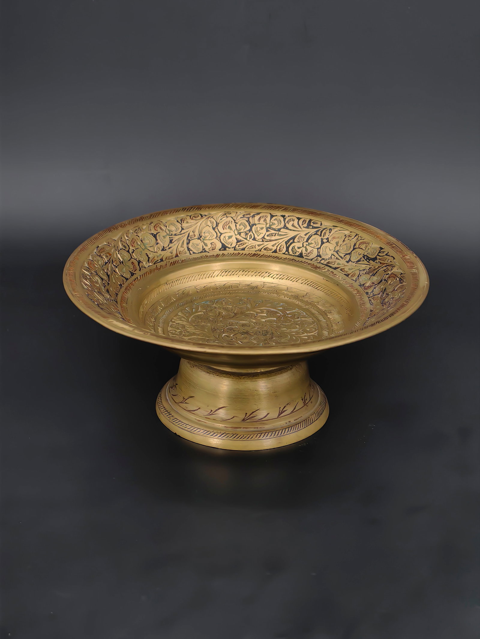 An Antique Brass Fruit Bowl (1 of 8)