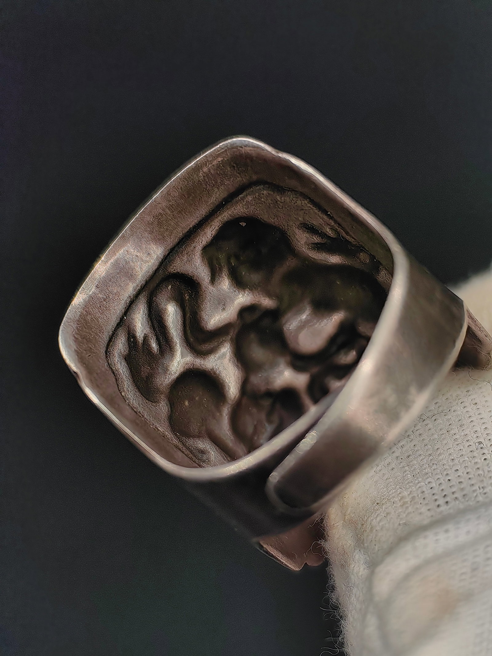 An Antique Chinese Ring - 5