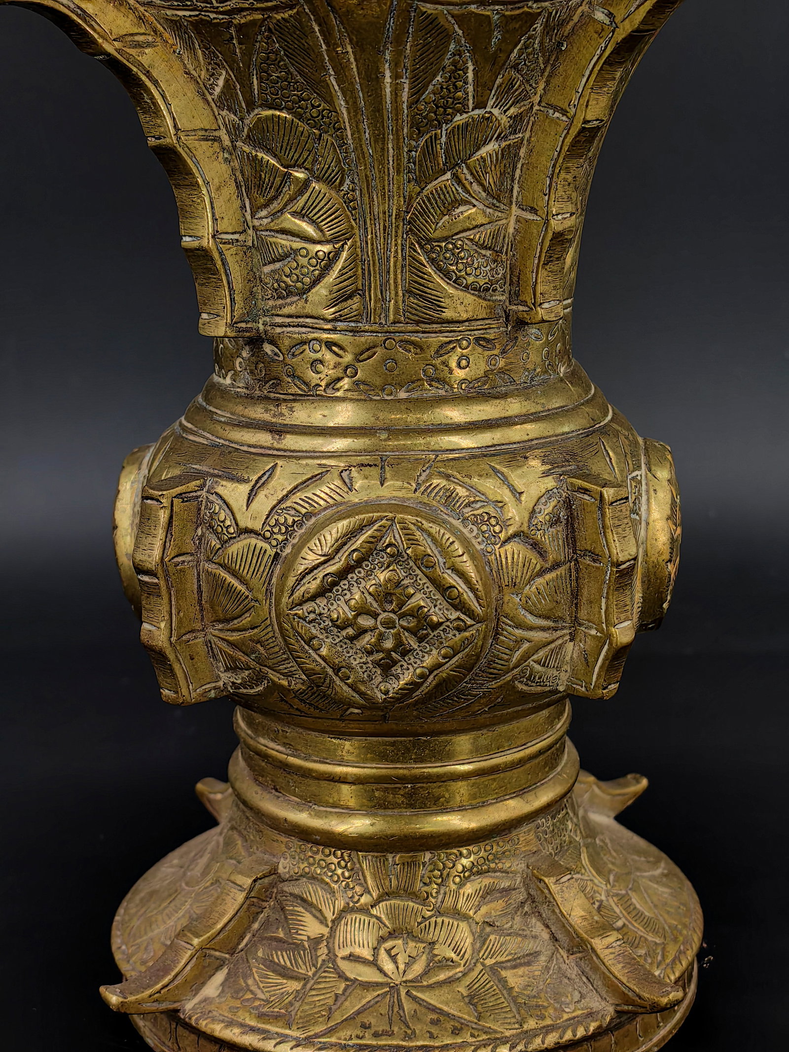 An Ancient Chinese Bronze Vase - 4