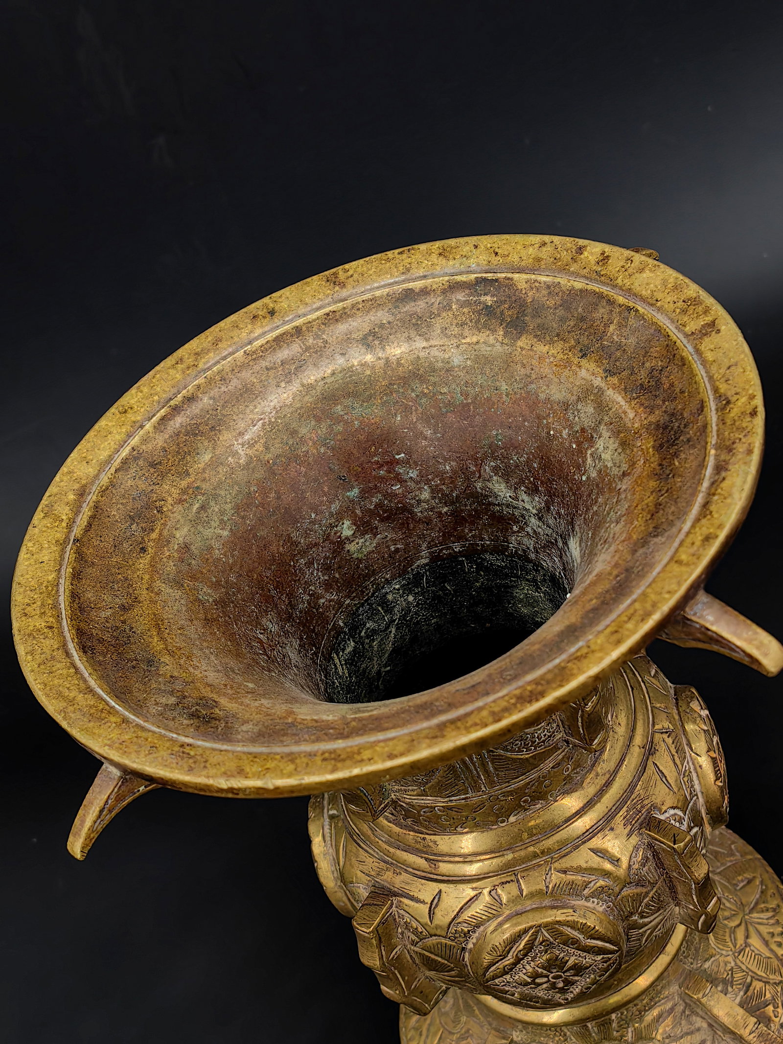 An Ancient Chinese Bronze Vase - 6