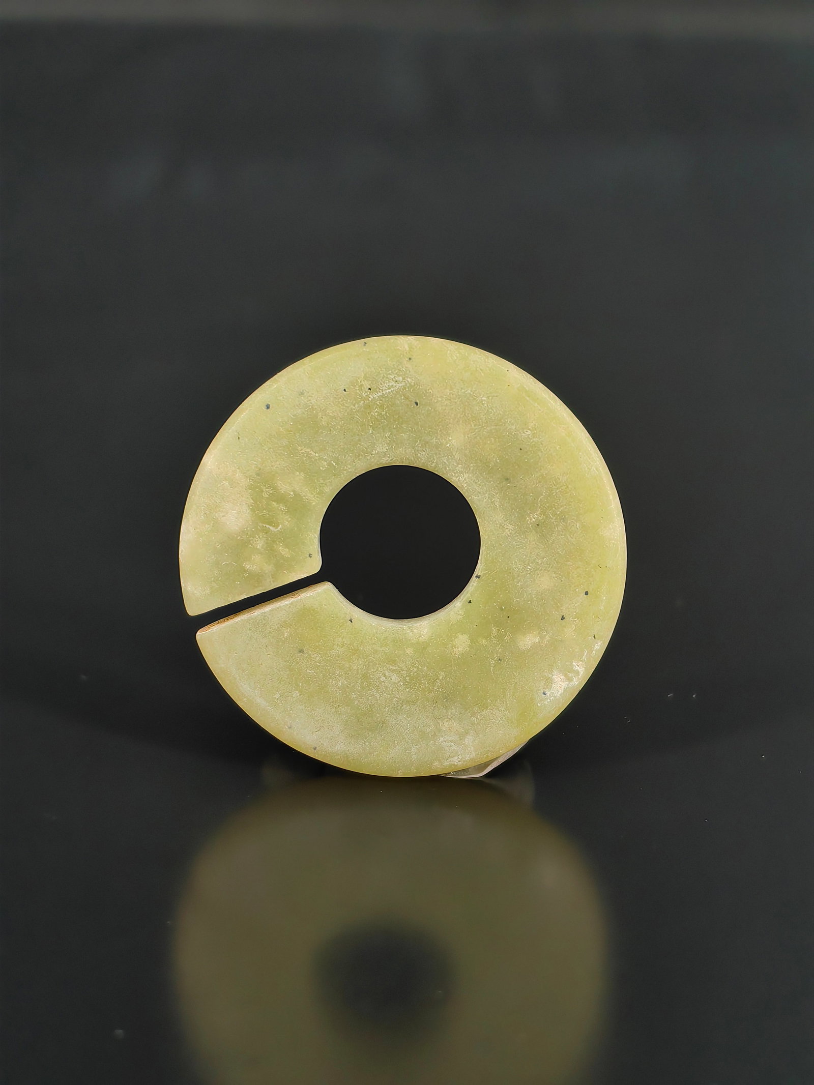 An Antique Jade Pendant - 2