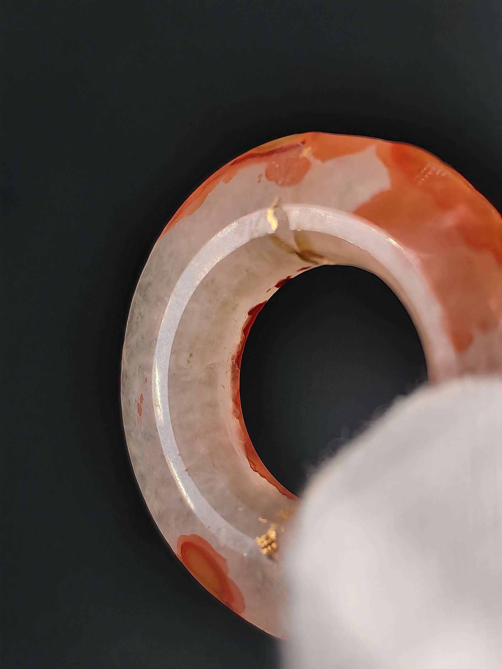 A Qing Dynasty Agate Ring - 4