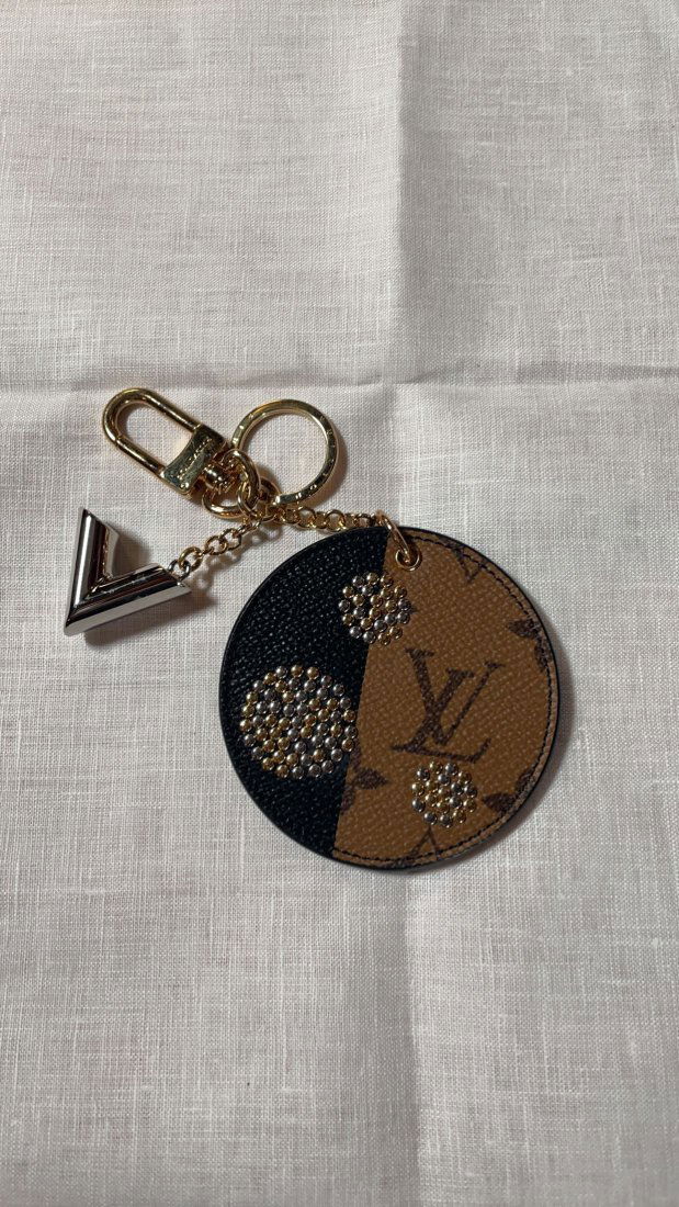 LOUIS VUITTON Portocre Night Light Key Chain (1 of 2)