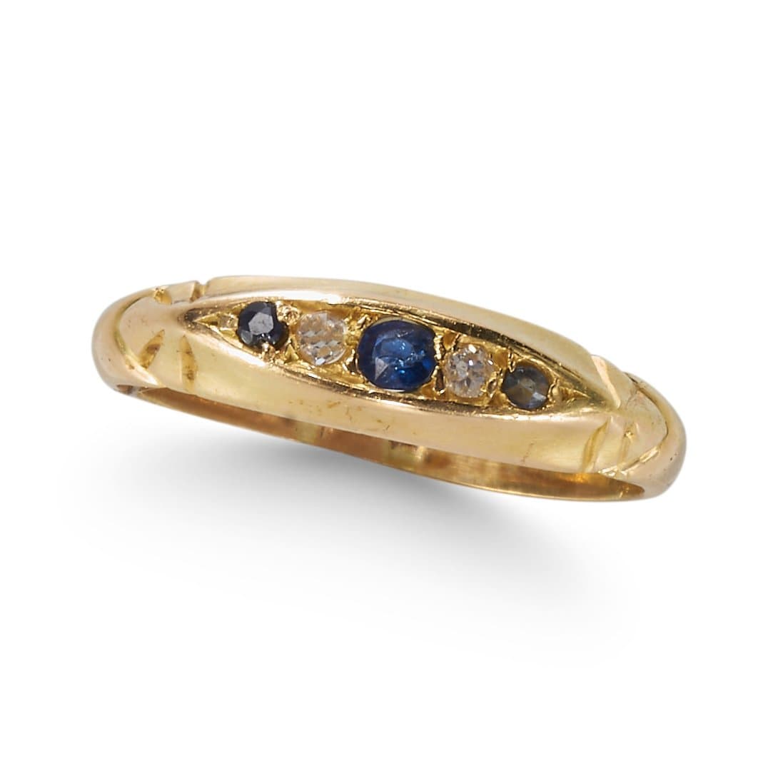 AN ANTIQUE SAPPHIRE AND DIAMOND FIVE STONE RING. (1 of 1)
