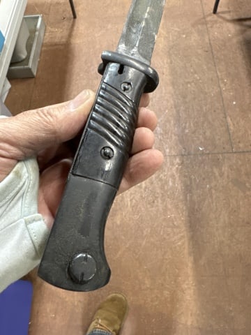 Military bayonet w/ scabbard: local pick up only- No Shipping on this lot -