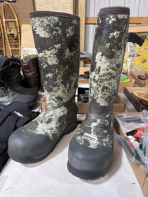 Size 11 rubber boots Cabela?s