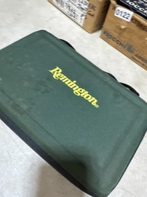 Remington cleaning brush kit in case near mint