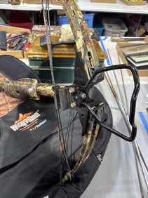 Wicked Ridge cross bow in case near mint w/ arrows