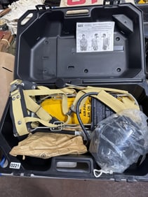 Scott pressure air- pack mask tank in case