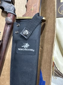 Mixed hunting knife lot w/ bayonet