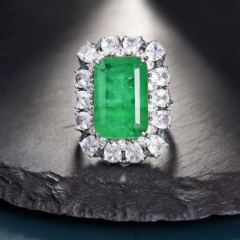 925 Silver Emerald Ring: 925 Silver Emerald Ring ****** Metal: 925 Silver / Main Stone: Emerald / Color: Green / Size: 20*29mm / Diameter 17mm