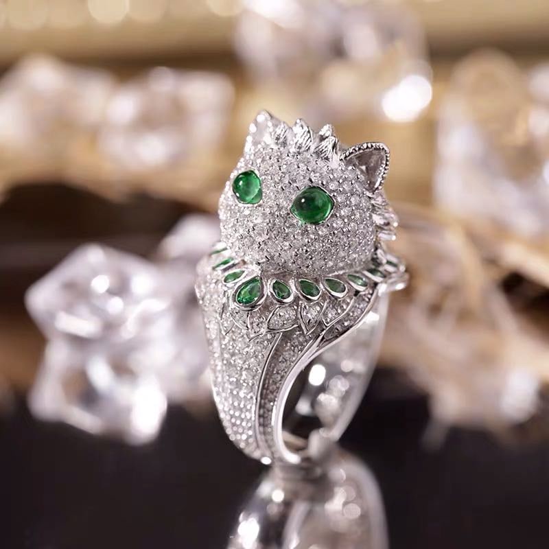 925 Silver Emerald Cat Ring: 925 Silver Emerald Cat Ring ****** Metal: 925 Silver / Main Stone: Emerald / Color: Green / Diameter 17mm