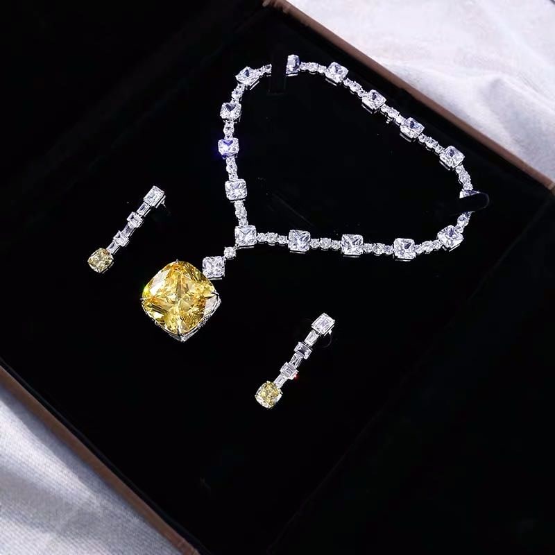 925 Silver Yellow Gem Necklace And Earrings Two-Piece Set: 925 Silver Yellow Gem Necklace And Earrings Two-Piece Set ****** Metal: 925 Silver / Main Stone: Yellow Gem / Color: Yellow / Main Stone Size: 30*30mm / Length : 45cm / Earring Size: 10*50mm