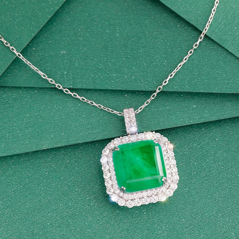 925 Silver Emerald Pendant: 925 Silver Emerald Pendant ****** Metal: 925 Silver / Main Stone: Emerald / Color: Green / Pendant Size: 20*30mm / Length : 45cm