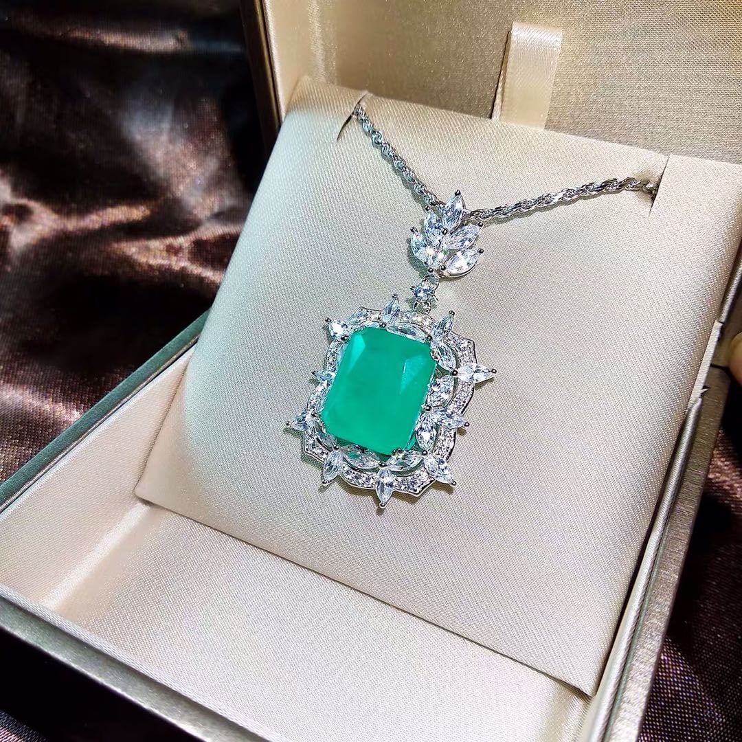 925 Silver Paraiba Necklace: 925 Silver Paraiba Necklace ****** Metal: 925 Silver / Main Stone: Paraiba / Color: Blue / Pendant Size: 25*40mm / Length : 45cm