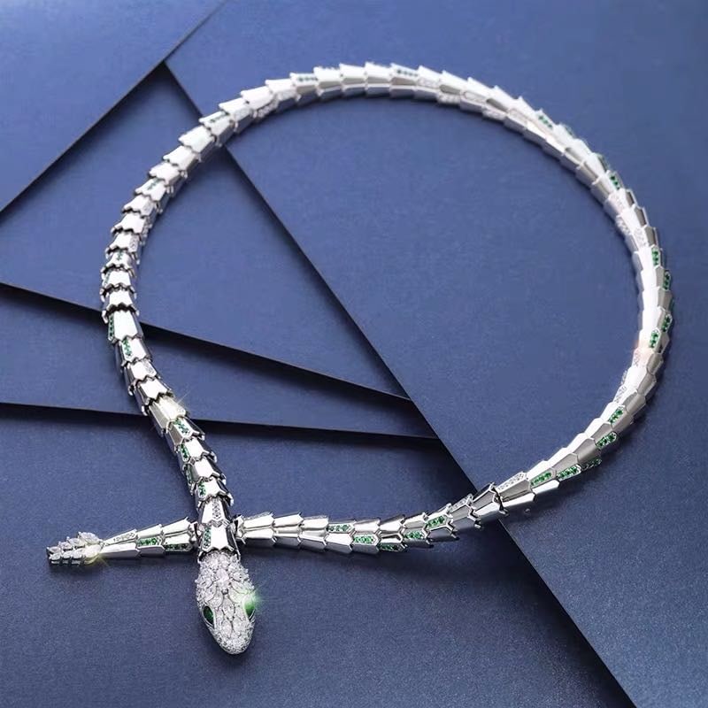925 Silver Gem Snake Necklace: 925 Silver Gem Snake Necklace ****** Metal: 925 Silver / Main Stone: Gem / Length: 45cm