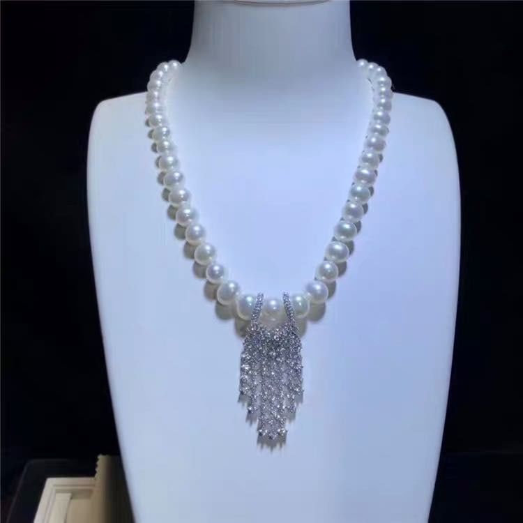 Natural Pearl Necklace 925 Silver Pendant: Natural Pearl Necklace 925 Silver Pendant ****** Metal: Natural Pearl / Color: White / Pearl Diameter 10mm, Necklace Length 45mm