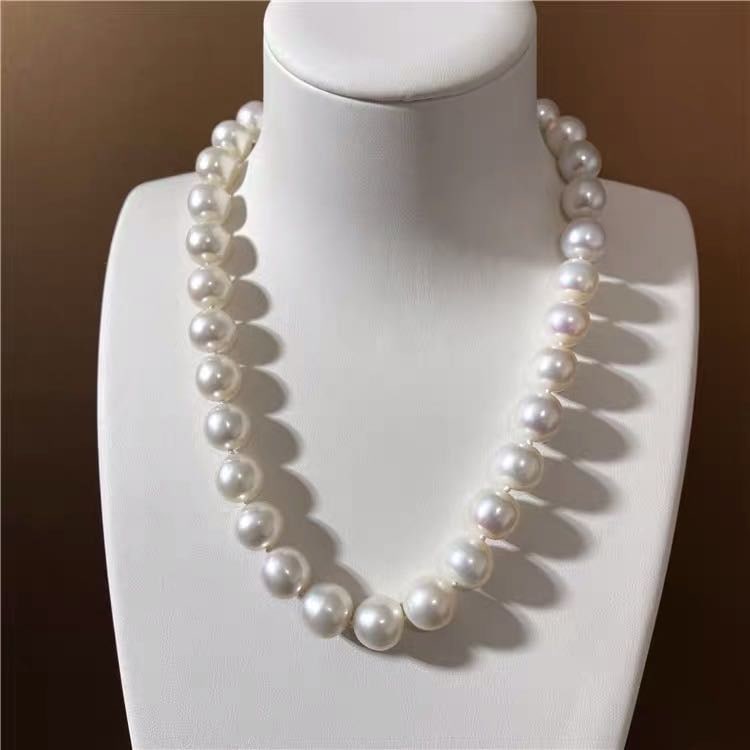 Natural Pearl Necklace: Natural Pearl Necklace ****** Metal: Natural Pearl / Color: White / Pearl Diameter 12mm, Necklace Length 45mm