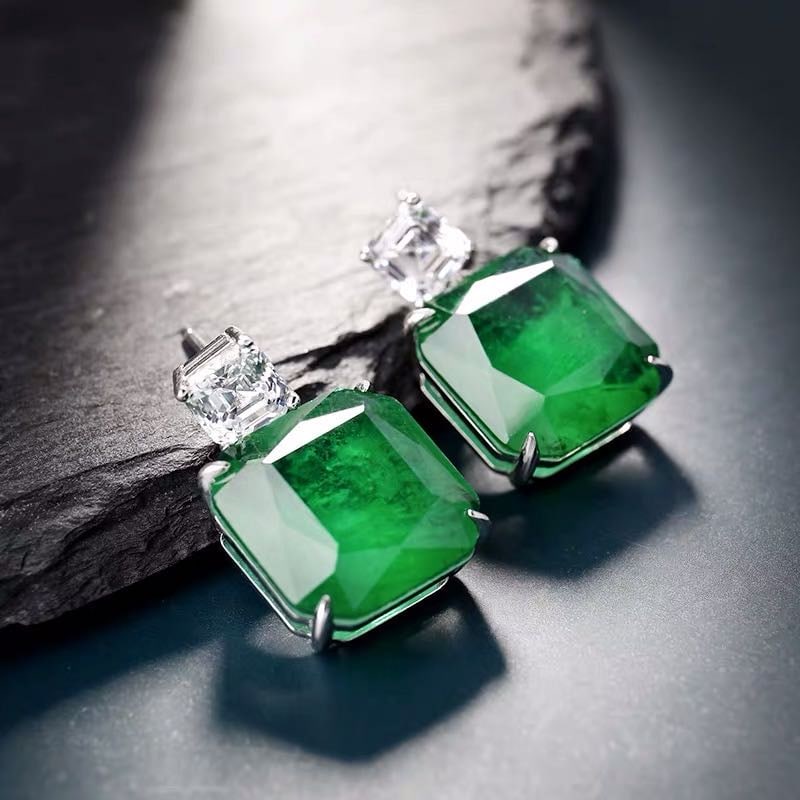 925 Silver Emerald Earrings: 925 Silver Emerald Earrings ****** Metal: 925 Silver / Main Stone: Emerald / Color: Green / Earring Size: 15*25mm