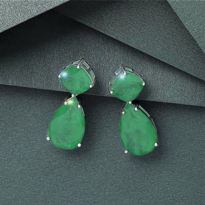 925 Silver Emerald Earrings: 925 Silver Emerald Earrings ****** Metal: 925 Silver / Main Stone: Emerald / Color: Green / Earring Size: 10*32mm