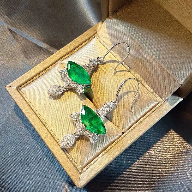 925 Silver Emerald Earrings: 925 Silver Emerald Earrings ****** Metal: 925 Silver / Main Stone: Emerald / Color: Green / Earring Size: 15*46mm