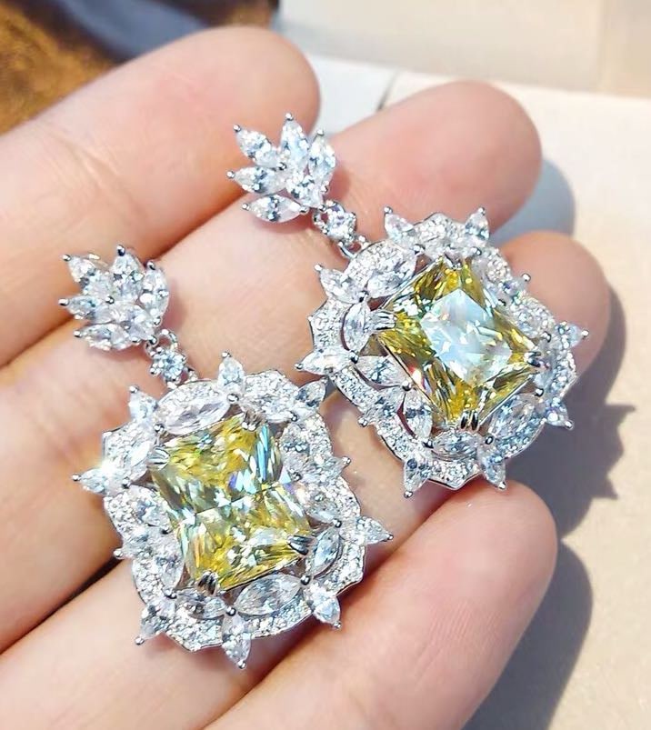 925 Silver Yellow Gem Earrings: 925 Silver Yellow Gem Earrings ****** Metal: 925 Silver / Main Stone: Yellow Gem / Color: Yellow / Earring Size: 20*33mm