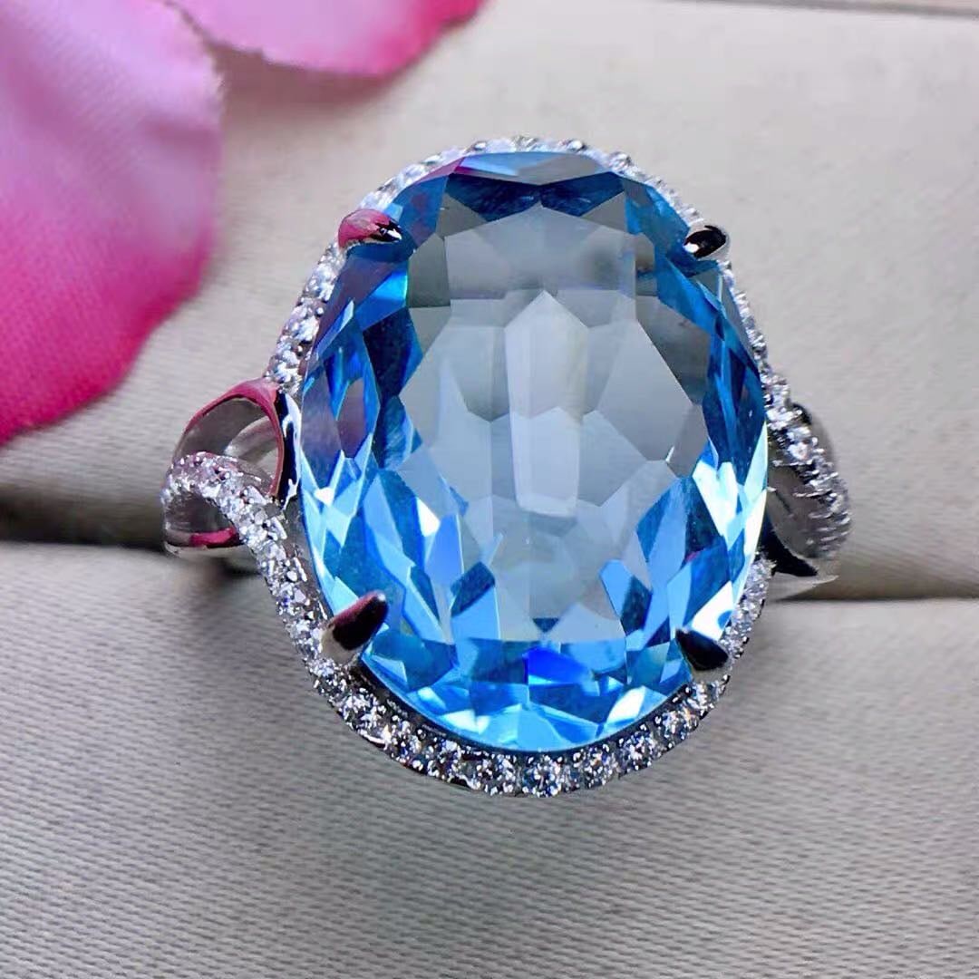 925 Silver Topaz Ring: 925 Silver Topaz Ring ****** Metal: 925 Silver / Main Stone: Topaz / Color: Blue
