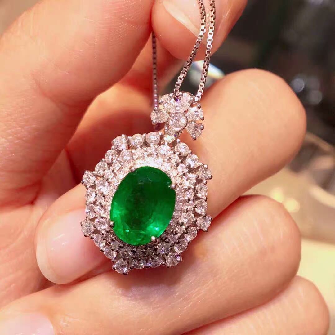 925 Silver Emerald Pendant: 925 Silver Emerald Pendant ****** Metal: 925 Silver / Main Stone: Emerald / Color: Green