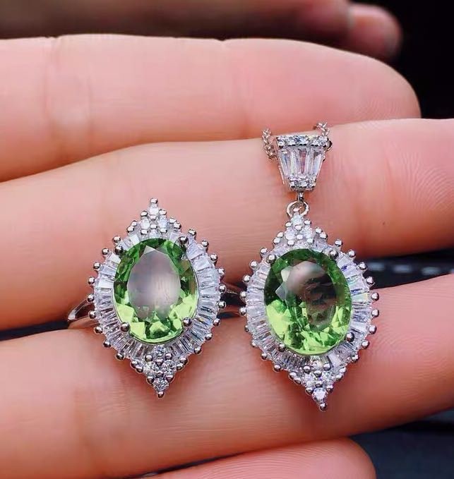 925 Silver Olivine Necklace and Ring Two-Piece Set: 925 Silver Olivine Necklace and Ring Two-Piece Set ****** Metal: 925 Silver / Main Stone: Olivine / Color: Green