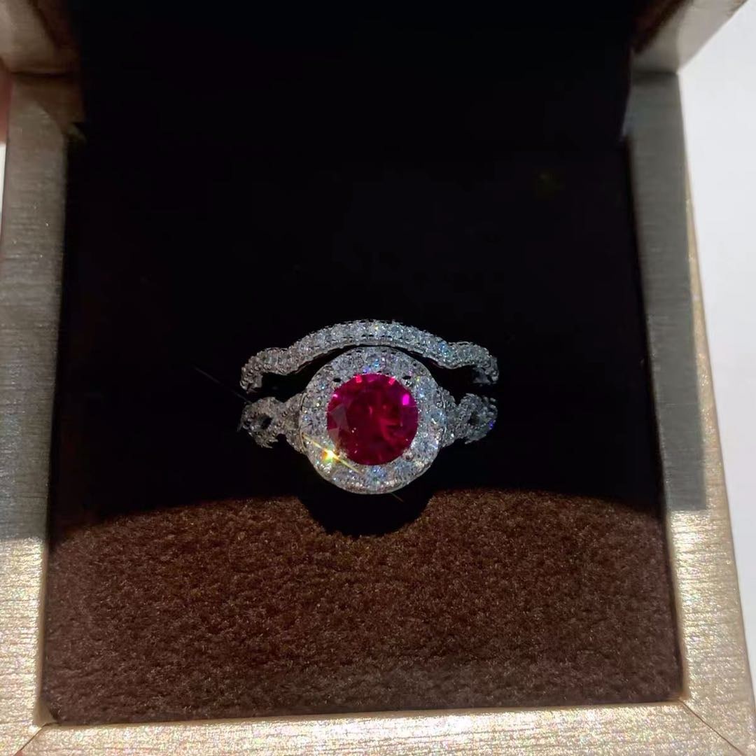 925 Silver 1ct Ruby Ring: 925 Silver 1ct Ruby Ring ****** Metal: 925 Silver / Main Stone: Ruby / Color: Red / Carat Weight: 1