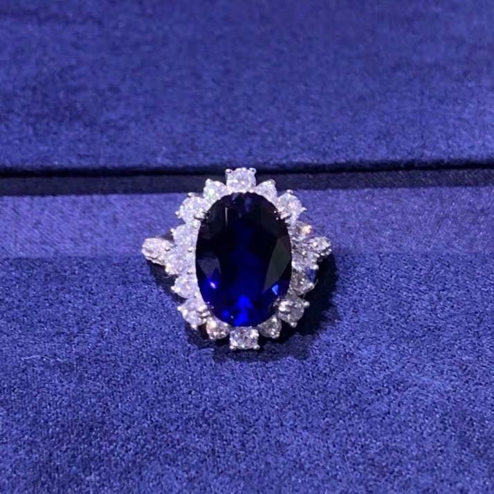925 Silver 6ct Tanzanite Ring: 925 Silver 6ct Tanzanite Ring ****** Metal: 925 Silver / Main Stone: Tanzanite / Color: Blue / Carat Weight: 6