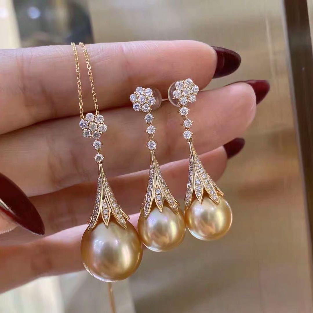 South Sea Golden Pearl 925 Silver Pendant and Earrings Two-Piece Set: South Sea Golden Pearl 925 Silver Pendant and Earrings Two-Piece Set ****** Metal: South Sea Pearl / Color: Golden / Pearl Diameter 12mm