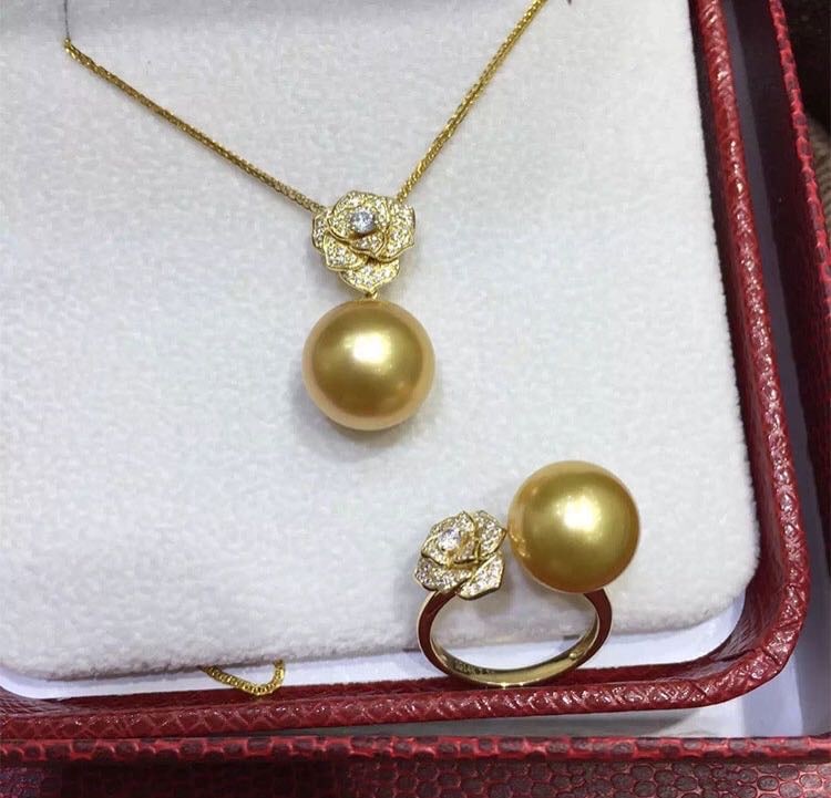 South Sea Golden Pearl 925 Silver Pendant and Ring Two-Piece Set: South Sea Golden Pearl 925 Silver Pendant and Ring Two-Piece Set ****** Metal: South Sea Pearl / Color: Golden / Pendant Pearl Diameter 14mm, Ring Pearl Diameter 12mm