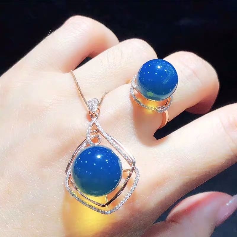 Dominican Blue Amber 925 Silver Pendant and Ring Two-Piece Set: Dominican Blue Amber 925 Silver Pendant and Ring Two-Piece Set ****** Metal: Dominican Amber / Color: Blue / Pendant Blue Amber Diameter 14mm, Ring Blue Amber Diameter 12mm
