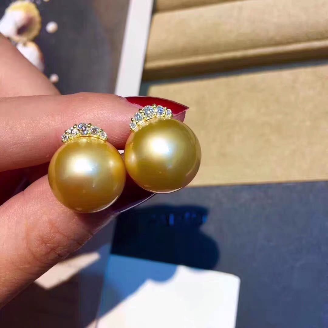South Sea Golden Pearl 925 Silver Earrings: South Sea Golden Pearl 925 Silver Earrings ****** Metal: South Sea Pearl / Color: Golden / Pearl Diameter 10mm