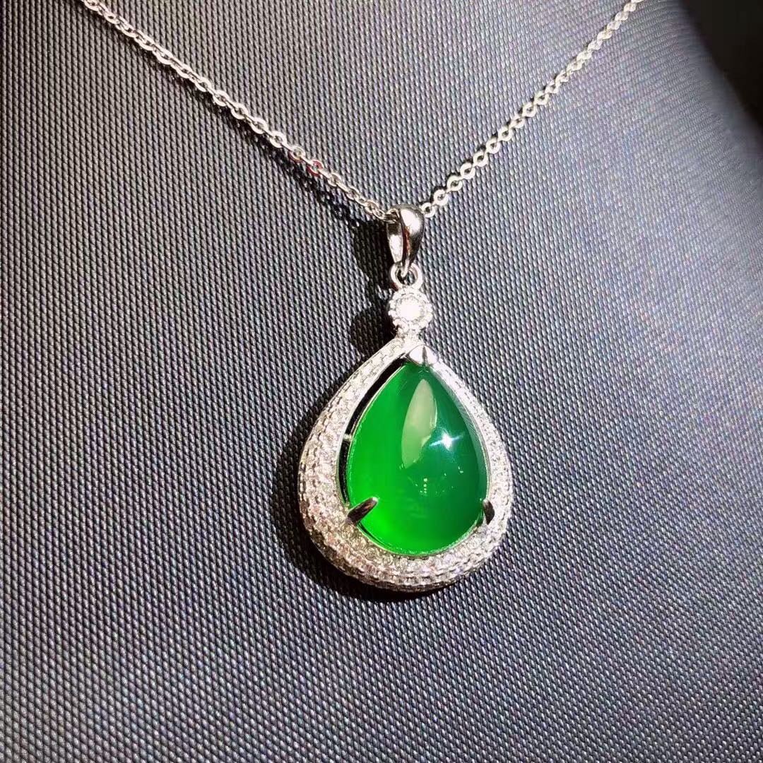 925 Silver Jade Pendant: 925 Silver Jade Pendant ****** Metal: 925 Silver / Main Stone: Jade / Color: Green
