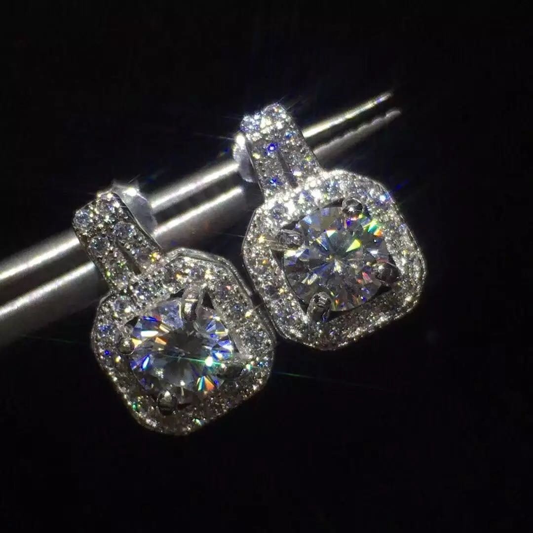 925 Silver Gem Earrings: 925 Silver Gem Earrings ****** Metal: 925 Silver / Main Stone: Moissanite