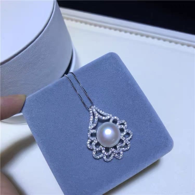 Natural Pearl 925 Silver Pendant: Natural Pearl 925 Silver Pendant ****** Metal: Natural Pearl / Color: White / Pearl Diameter 11mm