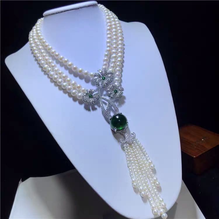 Natural Pearl Necklace Embeded Emerald 925 Silver Pendant: Natural Pearl Necklace Embeded Emerald 925 Silver Pendant ****** Metal: Natural Pearl / Color: White / Pearl Diameter 9mm, Necklace Length 45mm