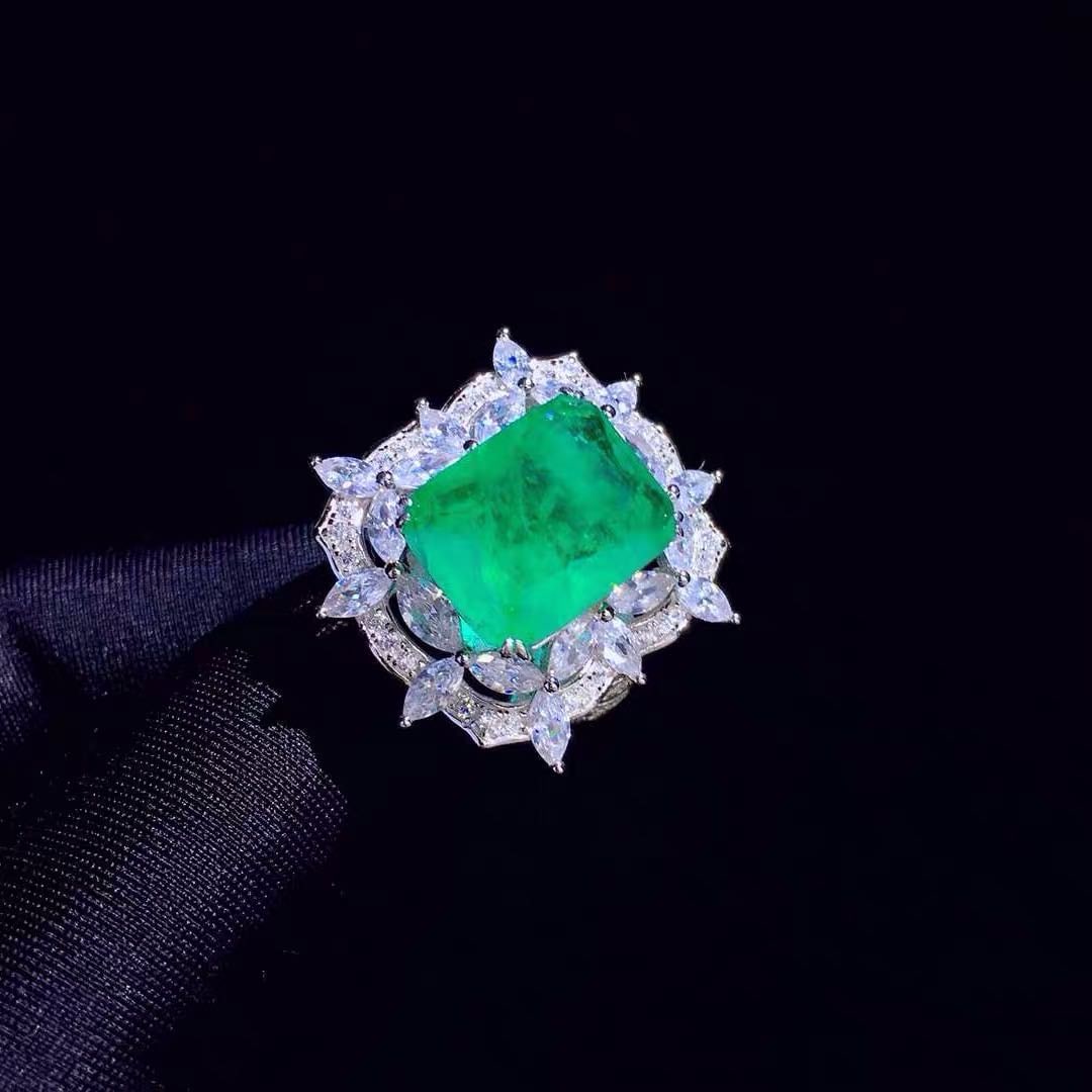 925 Silver Emerald Ring: 925 Silver Emerald Ring ****** Metal: 925 Silver / Total Item Weight: 13 grams / Main Stone: Emerald / Color: Green / Main Stone Size: 12*15mm